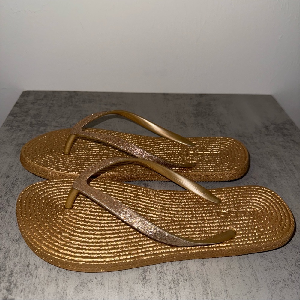 Aldo Sandals Size 7 (Do run a size smaller) - Picture 4 of 6